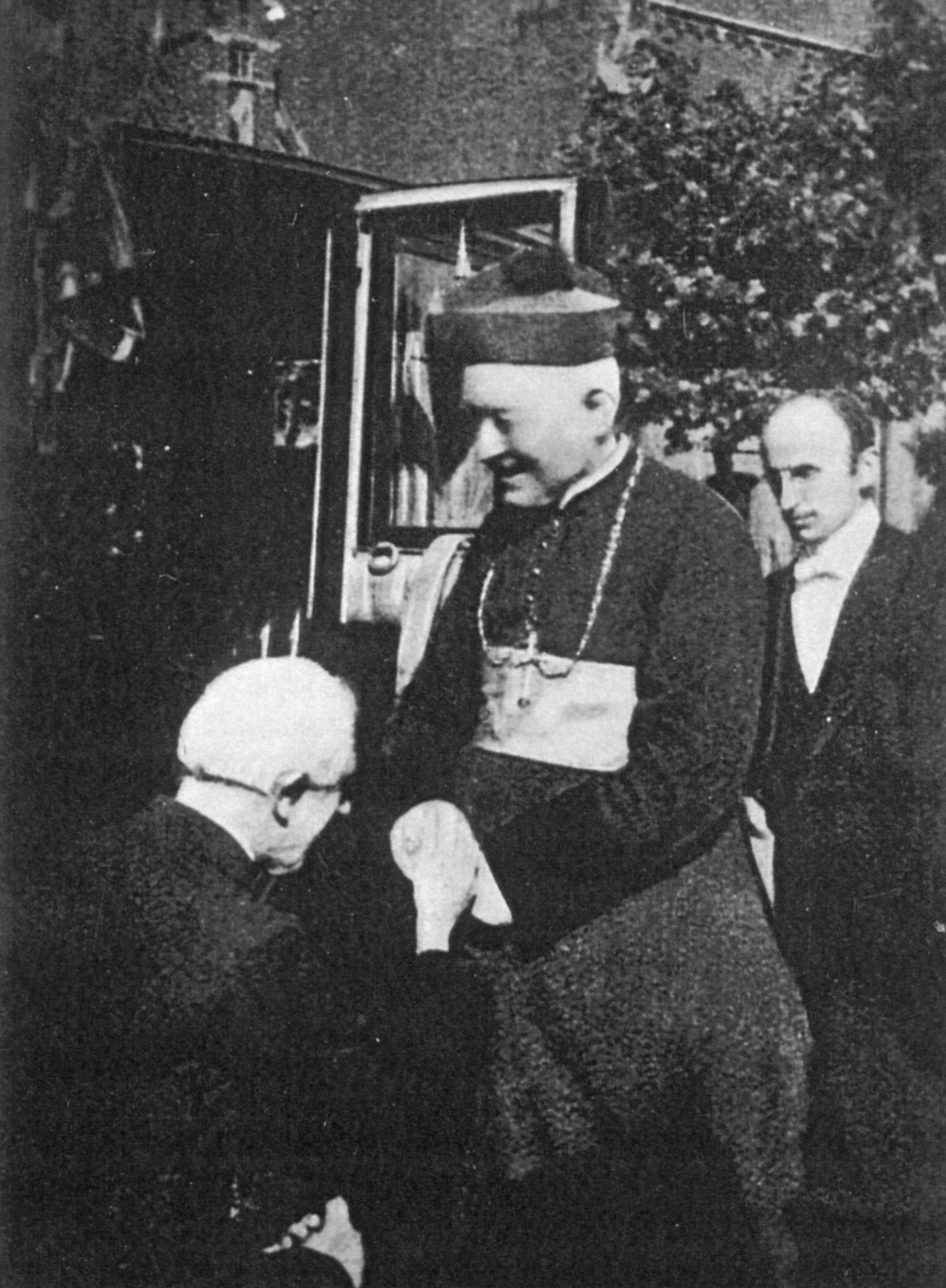 Mgr. Rutten op pastoraal bezoek in de parochie Saint François de Sales te Luik - 1912