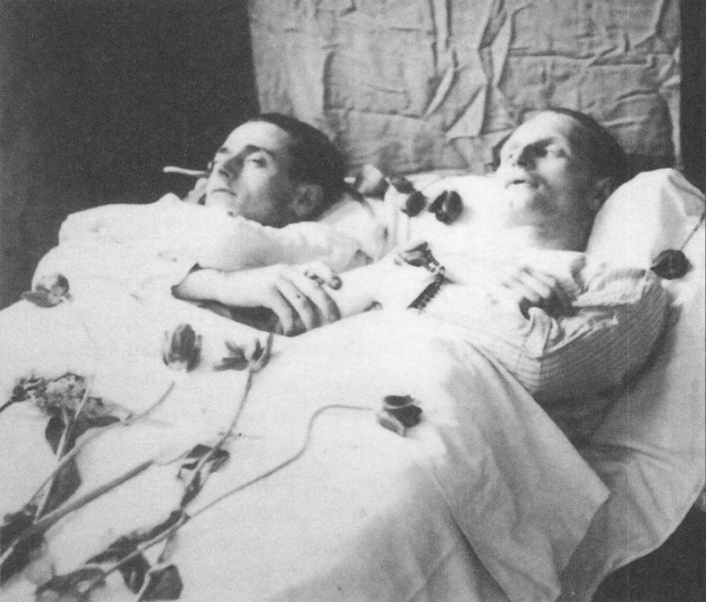 Albert Lavigne (links) en Isidoor Bamps op hun doodsbed